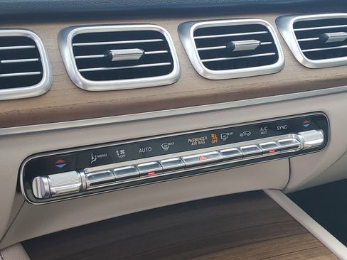 Used 2024 Mercedes-Benz GLE 450 4MATIC image 25