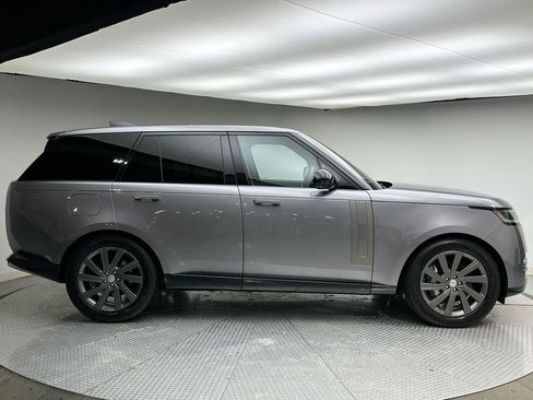 Used 2023 Land Rover Range Rover SE image 12