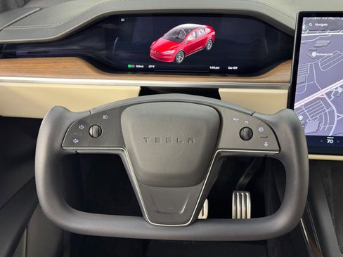 Used 2023 Tesla Model X Standard Range image 18