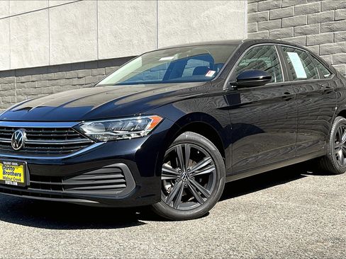 Used 2022 Volkswagen Jetta SE w/ Panoramic Sunroof Package image 12