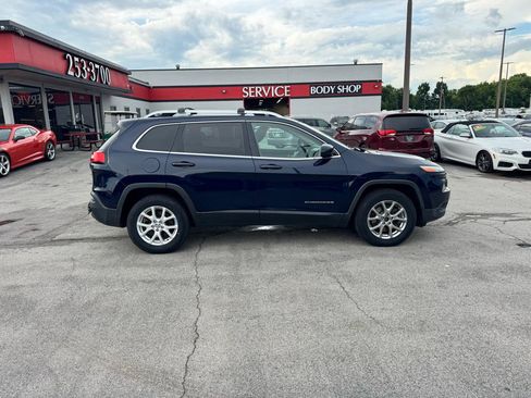 Used 2015 Jeep Cherokee Latitude w/ Comfort/Convenience Group AWD/4WD image 2
