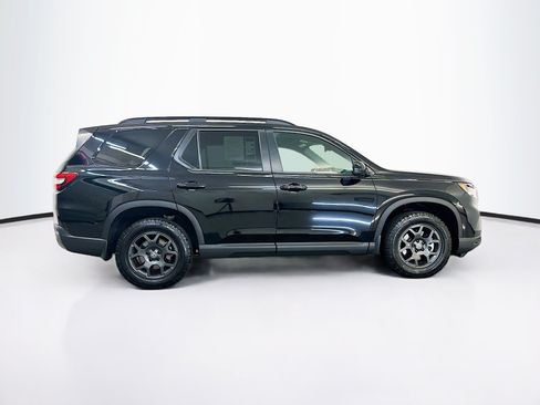 Used 2025 Honda Pilot TrailSport image 10