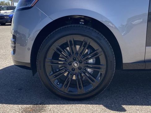 New 2025 Land Rover Range Rover Long Wheelbase SE image 22