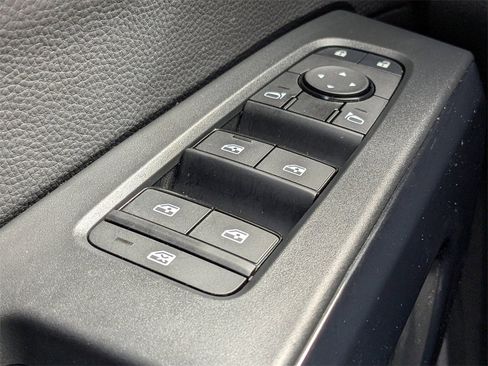 Used 2025 Nissan Pathfinder SV image 22