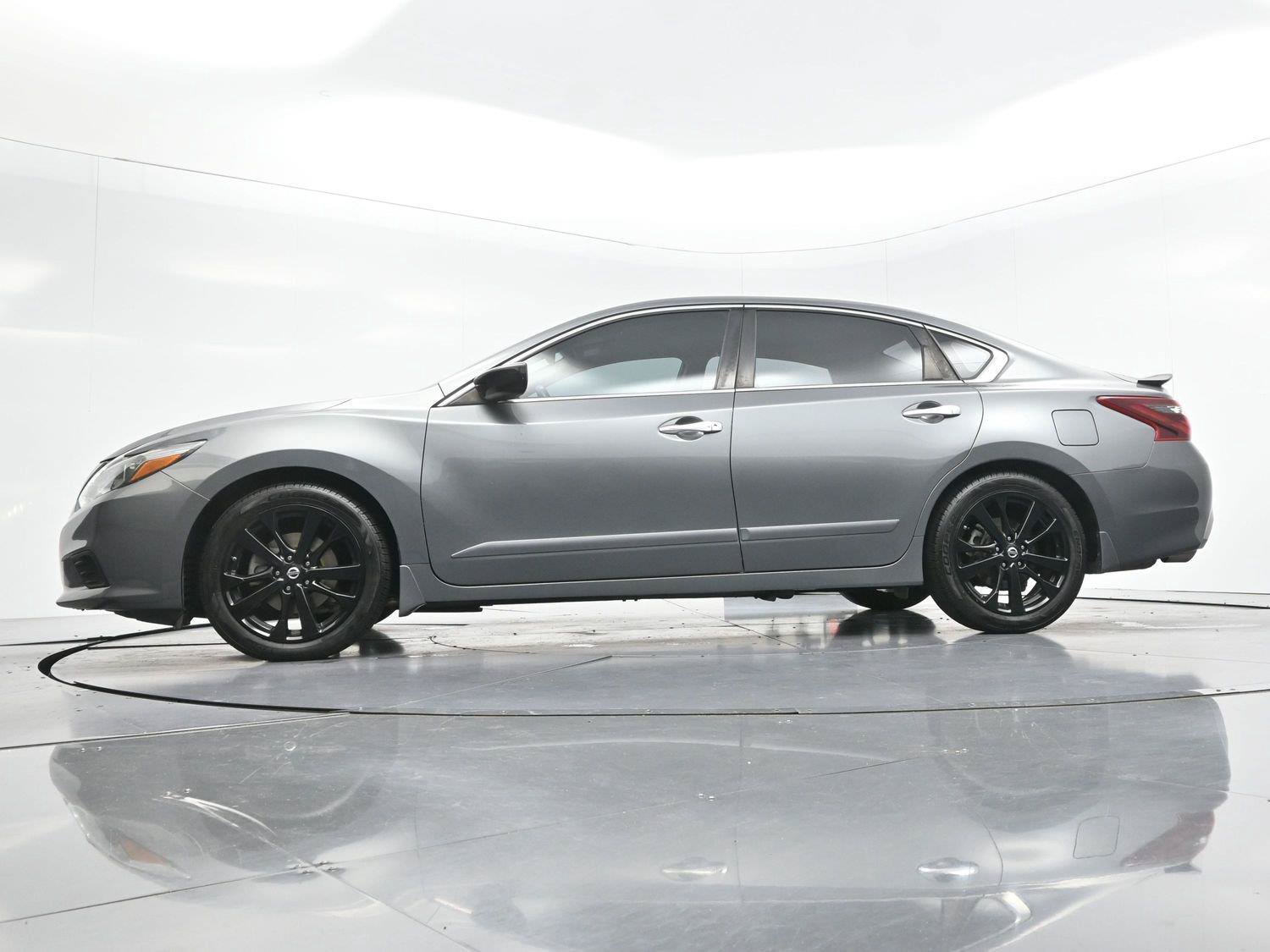 Used 2017 Nissan Altima 2.5 SR w/ Midnight Edition Package FWD image 44