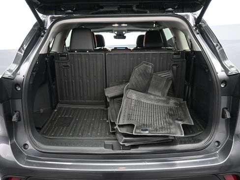 Used 2025 Toyota Highlander XLE AWD/4WD image 23