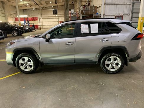 Used 2021 Toyota RAV4 XLE image 3