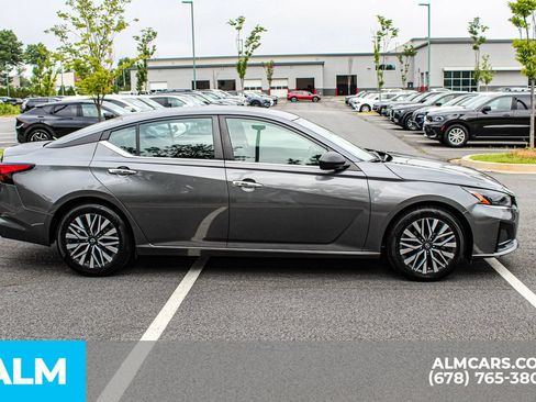 Used 2024 Nissan Altima 2.5 SV FWD image 8