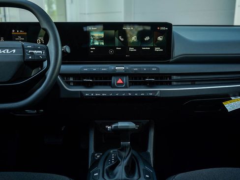 New 2025 Kia K4 LXS image 15