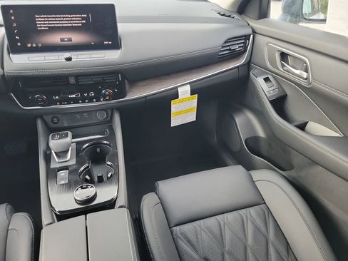 New 2026 Nissan Rogue Platinum image 19