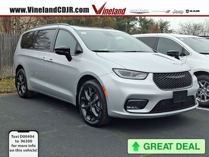 New 2026 Chrysler Pacifica Select w/ S Appearance Package