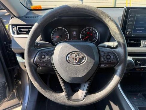 Used 2022 Toyota RAV4 LE FWD image 12