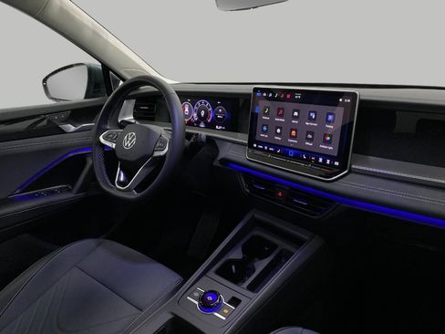 New 2026 Volkswagen Tiguan SE image 19