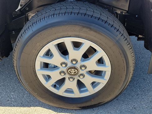 New 2025 Toyota Tacoma SR5 image 7