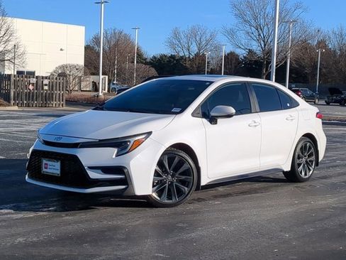 Certified 2024 Toyota Corolla SE w/ SE Premium Package image 2