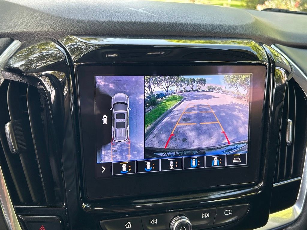 Used 2021 Chevrolet Traverse RS FWD image 25