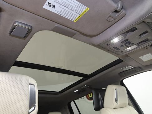 Used 2021 Cadillac Escalade ESV Sport Platinum AWD/4WD image 11