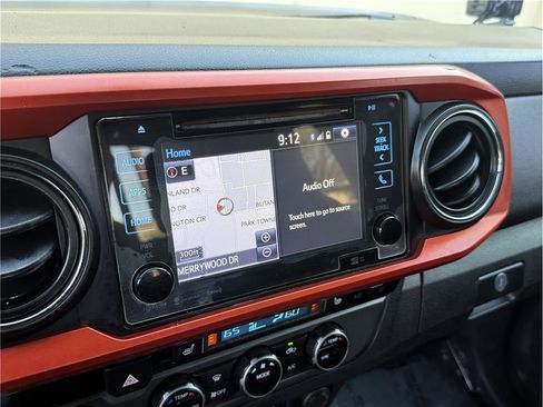 Used 2016 Toyota Tacoma TRD Off-Road w/ Premium & Technology Package image 16