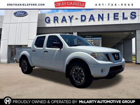 Used 2018 Nissan Frontier SV RWD image 1