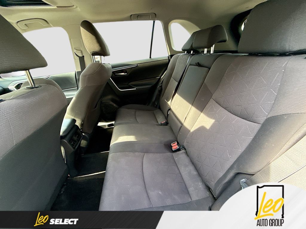 Used 2019 Toyota RAV4 XLE AWD/4WD image 25