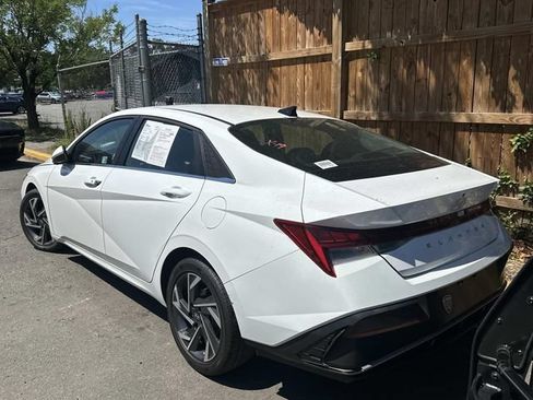 Used 2025 Hyundai Elantra SEL FWD image 5