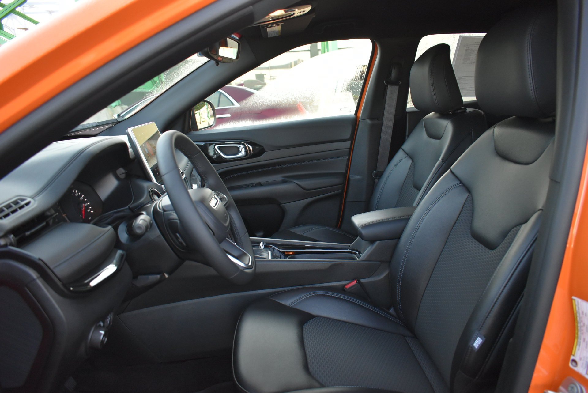 Used 2026 Jeep Compass Latitude AWD/4WD image 14