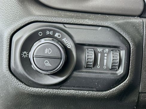 Used 2021 Jeep Gladiator Sport image 17