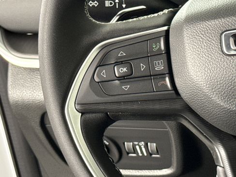 New 2025 Jeep Grand Cherokee L Laredo image 14