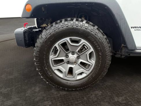 Used 2017 Jeep Wrangler Unlimited Rubicon AWD/4WD image 9