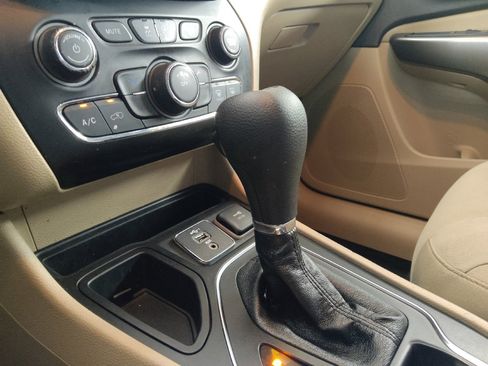Used 2019 Jeep Cherokee Latitude w/ Popular Appearance Group FWD image 26