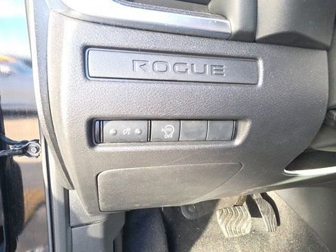 Used 2024 Nissan Rogue S image 15