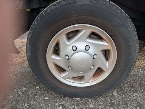 Used 2010 Ford E-150 and Econoline 150 image 9