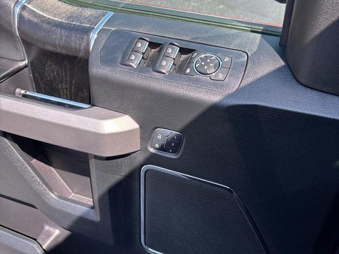 Used 2018 Ford F150 Platinum w/ Equipment Group 701A Luxury image 21