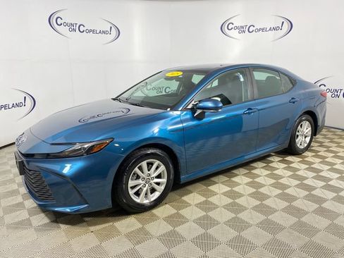 Used 2025 Toyota Camry LE FWD image 3