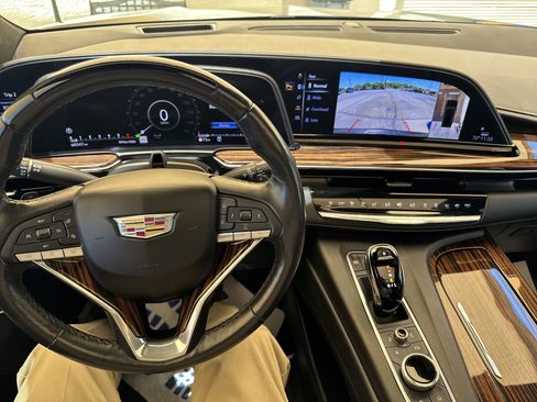 Used 2023 Cadillac Escalade Premium Luxury AWD/4WD image 37