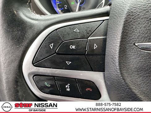 Used 2018 Chrysler Pacifica Touring-L image 28