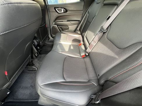 Used 2025 Jeep Compass Trailhawk image 25