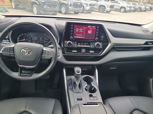 Used 2021 Toyota Highlander XLE image 20