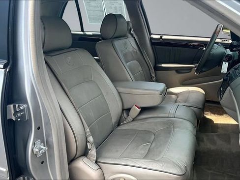 Used 2005 Cadillac De Ville w/ Limited Edition Package FWD image 28