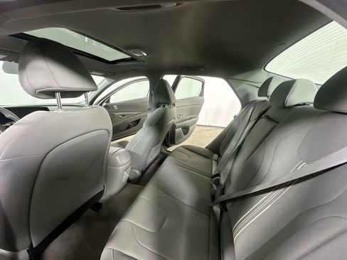 Used 2025 Hyundai Elantra SEL FWD image 13