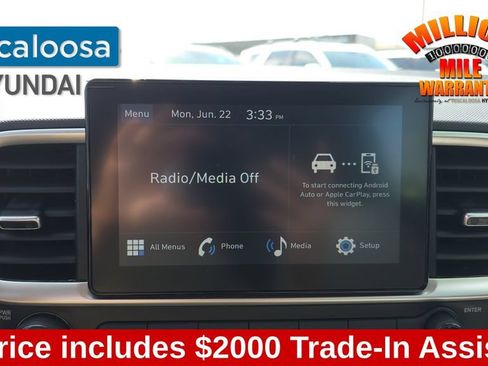 Used 2025 Hyundai Venue SEL FWD image 19