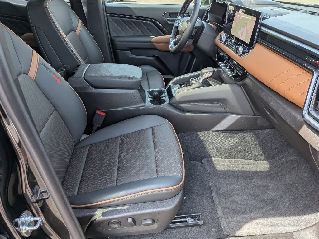 Used 2025 GMC Canyon AT4 w/ Technology Plus Package AWD/4WD image 24