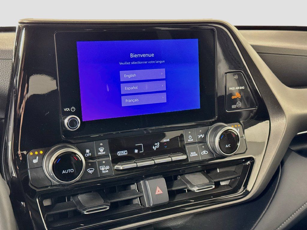 Used 2023 Toyota Highlander XLE AWD/4WD image 22