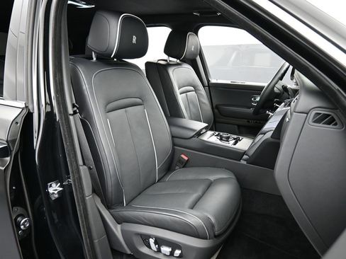 Used 2023 Rolls-Royce Cullinan w/ Technology Package image 33