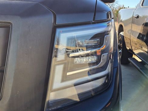 Used 2024 Nissan Titan PRO-4X w/ Pro-4x Convenience Package image 21