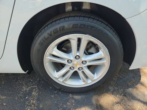 Used 2017 Chevrolet Cruze LT FWD image 26