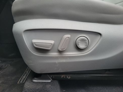 Used 2022 Toyota Highlander XLE image 19