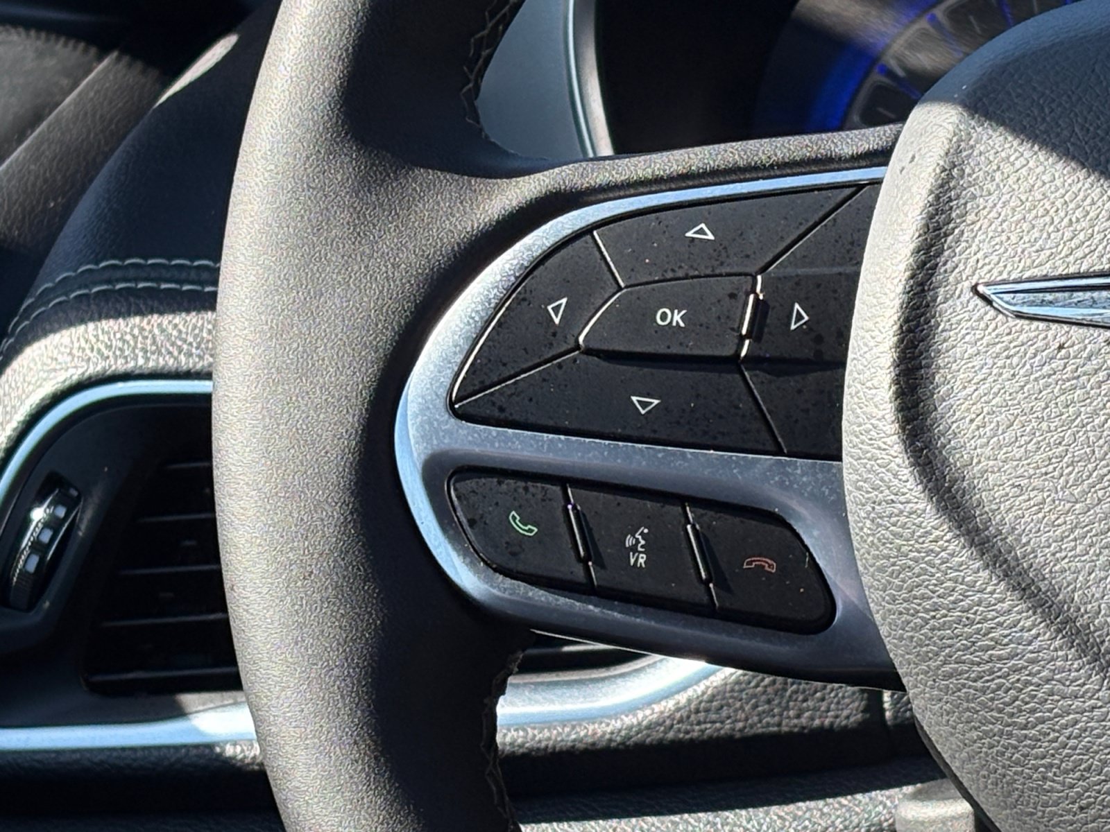 Used 2026 Chrysler Pacifica Limited FWD image 23