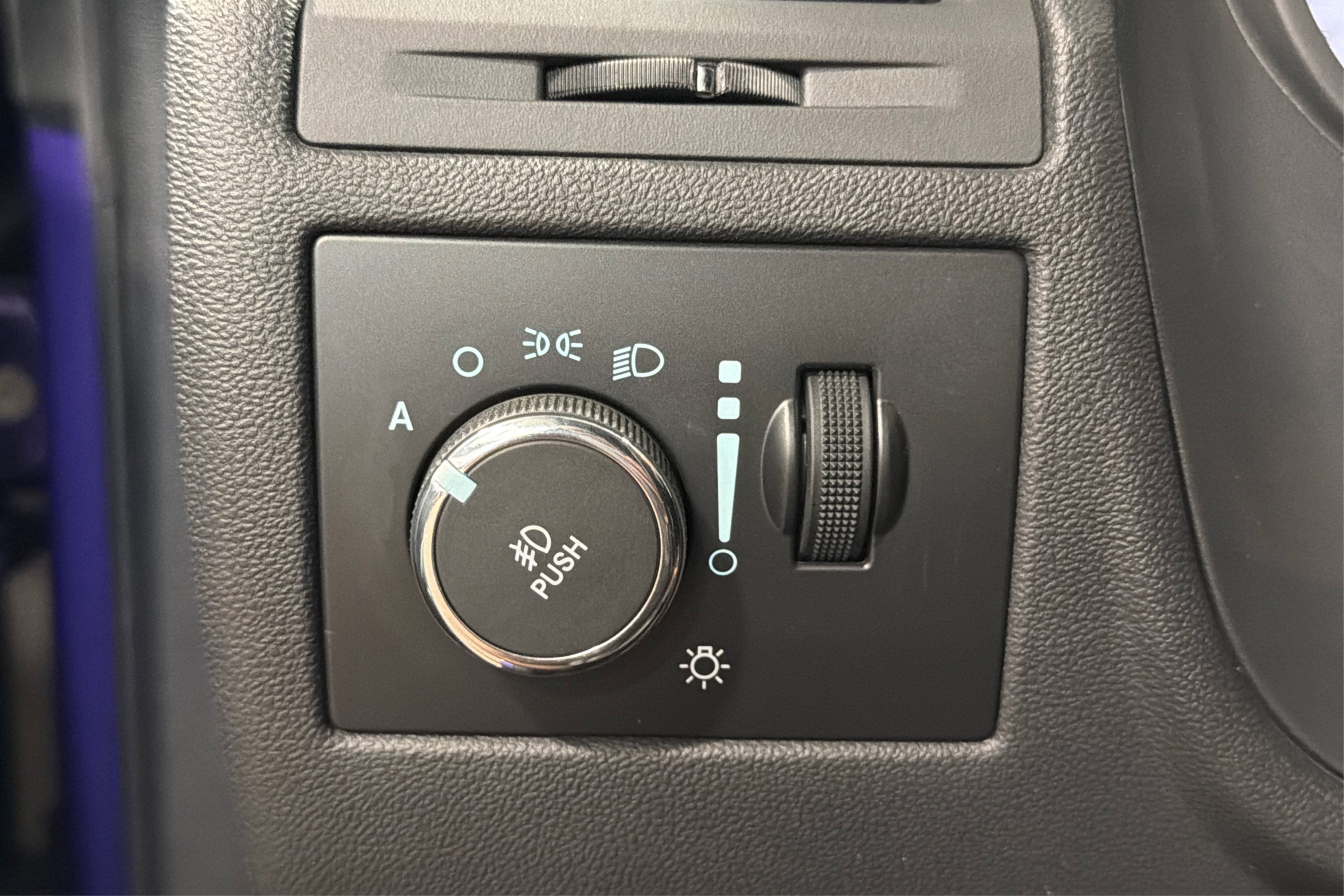 Used 2014 Dodge Challenger R/T RWD image 21