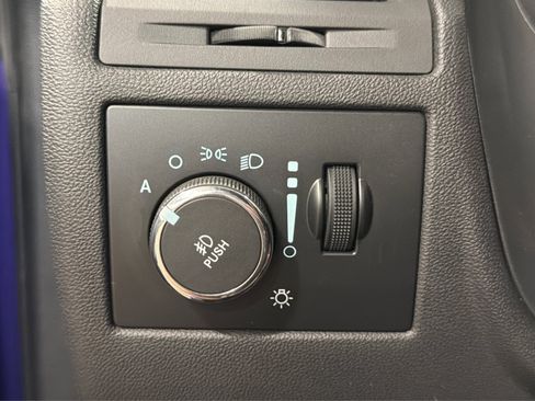 Used 2014 Dodge Challenger R/T RWD image 21